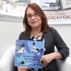 Porto Alegre, RS — Uma das novidades da feira foi o livro infantil Imagine um bruxo que busca o azul do outro lado do mar, da escritora, advogada, jornalista e procuradora do Ministério Público Mariza Baur. Ao ser cumprimentada por representantes da LBV, ela endereçou um exemplar da obra ao diretor-presidente da Entidade, com a seguinte dedicatória: “Para o sr. Paiva Netto, Presidente da LBV, esta história do meu Bruxo Sulfuroso, um bruxo do bem, com meu abraço. Mariza Baur. Feira do Livro de POA. Nov 2019”.