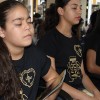 Goiânia, GO — Com muita devoção, jovens oram durante a sessão solene do 42º Fórum Internacional do Jovem Ecumênico da Boa Vontade de Deus.
