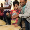 La Escola de Samba Estação Primeira de Mangueira visitó el Espacio Educativo Calle Colores, de la LBV, y brindó un taller de percusión y danza.