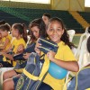 Glorinha, RS — Logo que receberam a mochila, crianças conferem os itens entregues pela LBV que vão lhes acompanhar por todo o ano letivo.