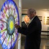A Mandala é um painel em cristal com interferência em mármore, composto de dois planos. A obra é criação da artista plástica alemã Ula Haensell.
