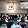 Curitiba/SP — Cristãos do Novo Mandamento de Jesus acompanham as palavras do Irmão Paiva, que comanda a sessão solene do 43º Fórum Internacional do Jovem Ecumênico da Boa Vontade de Deus.

