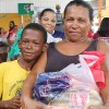 Salvador, BA - Famílias atendidas pela LBV, que vivem em situação de vulnerabilidade social, recebem cestas de alimentos da campanha Natal Permanente da LBV — Jesus, o Pão Nosso de cada dia!.