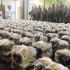 Rio Branco, AC — Cada cesta de alimentos contém arroz, feijão, óleo, açúcar, leite em pó, macarrão, farinha de mandioca e de trigo, goiabada, gelatina, massa para bolo, extrato de tomate e sal. Itens básicos para ajudar no sustento da família.