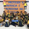 Araraquara/SP - Parte das crianças que receberam os kits pedagógicos da LBV na unidade.