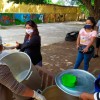 Entrega de comida a las familias.