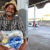 Trindade, GO — O atendido Francisco Soares da Costa recebeu a cesta de alimentos da LBV e na oportunidade, destacou o seu sincero agradecimento: “Nossa muito bom, uma coisa boa demais, chegou na hora exata, a situação estava meio difícil. Que Deus abençoe esse povo que doou, eles estão ajudando as pessoas que tem pouco em casa e que Deus possa retribuir a todos vocês”, frisou contente com o presente entregue pela Instituição.