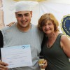 Gabriel Lema, alumno de Cocina Básica, con la profesora Silvia Tejero.