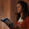 Jovem Andressa Souza faz leitura do lançamento do escritor Paiva Netto