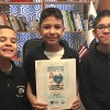 New Jersey, Estados Unidos — Os irmãos Adrian e Bryan Fernandez e o amigo Adrian Nogueira, de 10 anos, compartilham a experiência de aprender o tema 