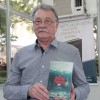 SEXTA-FEIRA, 10 — O escritor e professor Paulo Flávio Ledur, um dos organizadores do livroA Arte da Palavra 2017 — Oficina de Criação Literária, em visita aos estúdios da Super Rede Boa Vontade de Comunicação na 63ª Feira do Livro, dedicou um exemplar da obra ao dirigente da LBV, com a dedicatória: