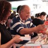 Alegria dos leitores gaúchos com a diversidade de títulos presentes em mais uma edição da Feira do Livro de Porto Alegre.