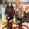 la señora Epifania Barúa Castro fue la ganadora del premio mayor: una bicicleta infantil.