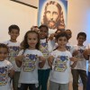 PETRÓPOLIS, RJ — As crianças registram com alegria sua participação na abertura do 16ª Fórum Internacional dos Soldadinhos de Deus, da LBV.
