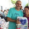 Porto Velho, RO — No semblante da atendida, a felicidade em ter nas mãos a cesta de alimentos que é a certeza de um Natal mais digno e feliz. A você que colaborou, o nosso muito obrigado.