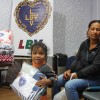 Urupema, SC — Feliz, família recebe cobertores arrecadados pela campanha