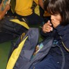 Glorinha/RS - Olha só a carinha de surpresa da pequena Alejandra, de 9 anos, ao abrir sua mochila e ver tudo o que tinha dentro \o/