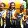 Pelotas, RS — Atendidos exibem o kit de materiais pedagógicos que receberam da Instituição. O benefício não só as auxiliará na escola, como também contribuirá para a diminuição das despesas do lar.