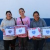 Araranguá/SC: Dona Loreni Cordeiro(E) é mãe de Luciane Pereira Gonçalbes (ao centro) e de Vera Cordeiro Maciel (D), e cada uma fez questão de agradecer o trabalho da LBV.