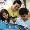 Porto Alegre, RS — Os Soldadinhos de Deus, da LBV, não perderam tempo e já começaram a leitura do livro 