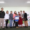 Ivaiporã/ PR - A Legião da Boa Vontade entregou, no dia 06 de junho, 200 cobertores a famílias de alunos da Rede Municipal de Educação. Na foto, representantes da LBV, atendidos pela campanha e autoridades da cidade de Ivaiporã.