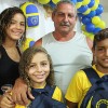 Maricá, RJ — Os sorrisos revelam a alegria de poderem levar para a escola um material escolar de excelente qualidade e ainda prosseguirem com os estudos.