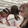 Leitores vão a 59ª Feira do Livro de Porto Alegre para conferir a versão popular do livro  Jesus, o Profeta Divino, de autoria do escritor Paiva Netto.