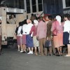 No destaque, o jovem Paiva Netto, que participou desde a primeira Ronda da Caridade, em 1º de setembro de 1962. Na foto, o promissor jornalista faz a cobertura do atendimento prestado pela Legião da Boa Vontade. A iniciativa é uma atividade da campanha permanente da LBV contra a fome e a miséria, lançada no fim da década de 1940 com a popular “Sopa dos Pobres”, também conhecida como “Sopa do Zarur”.
