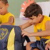 Belo Horizonte, MG — Os kits de material pedagógico são compostos de acordo com a faixa etária dos estudantes e contém itens como: estojo, lápis preto e de cor, canetas, borrachas, entre outros. E a expectativa das crianças para receberem o material e o utilizarem era grande.