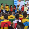 Belo Horizonte, MG — A cerimônia de entrega dos kits de material pedagógico foi marcada pela alegria contagiante das crianças e adolescentes. Na foto, a apresentação de dança de alguns dos atendidos.