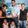 Uchoa, SP — A sra. Francisca Cardoso agradece o presente que recebeu da LBV: “É uma cesta muito boa e vai me ajudar muito. Obrigada a todos, que Deus abençoe vocês”.