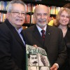 O dirigente da LBV e sua esposa, sra Lucimara Augusta, saúdam o saudoso presidente da ABI, o ilustre jornalista dr. Maurício Azêdo (1934-2013).