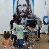 Belford Roxo/RJ — Os Soldadinhos de Deus, da Religião de Deus, do Cristo e do Espírito Santo, colocando seus pedidos a Jesus na Pia Sagrada