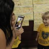SÃO PAULO, SP — As crianças registram com alegria sua participação na abertura do 16ª Fórum Internacional dos Soldadinhos de Deus, da LBV.
