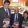 Nova York, EUA — Com a revista Boa Vontade Desenvolvimento Sustentável em mãos, o presidente do Comitê Internacional para Paz e Reconciliação, sr. S.B.Karmakar (C), posa para foto ao lado dos representantes da LBV na conferência das Nações Unidas Danilo Parmegiani e Amanda Vieira. 
