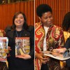 NUEVA YORK, EUA — El martes 17, la Secretaria General Adjunta de las Naciones Unidas y Directora Ejecutiva de la ONU Mujeres, Sra. Phumzile Mlambo-Ngcuka (Izq.), recibió la revista BUENA VOLUNTAD Mujer, en inglés, de manos de la representante de la LBV en el evento, Adriana Rocha. Esta edición contiene una entrevista exclusiva con la Sra. Phumzile, que ha dirigido la entidad con fuerte liderazgo estratégico y práctica administrativa. Para ella, son necesarias medidas urgentes y un esfuerzo global consistente, con el fin de que se respete realmente la igualdad de derechos de mujeres y niñas, además de libertad y plenas oportunidades en todos los sectores de la vida.