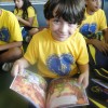 Uberlândia, MG - Vitor Emanuel mostra todo orgulhoso o seu kit pedagógico \o/