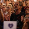 Cada pessoa que peregrina ao TBV tem o encontro com a Força Maior que busca. Orando de pé, sentado ou até mesmo de joelhos, cada um expressa o que tem de melhor.