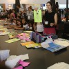 27/08, QUARTA-FEIRA — Escrever, cortar, colar, pintar, criar... O papel, na Bienal do Livro de SP, tem muitas funções nas atividades voltadas para as crianças.
