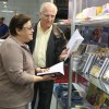27/08, QUARTA-FEIRA — Os leitores Silvia Dalge Alexandre Dalge compartilham a leitura durante a Bienal do Livro de SP. O casal adquiriu a obra 