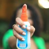 2. Use o repelente — O uso de repelentes, especialmente em viagens ou em locais com grande concentração de mosquitos, é uma medida preventiva importante contra a dengue. É recomendado o uso do produto industrializado, pois apresentam maior grau de repelência do que o caseiro.  
Vale lembrar que a duração e a eficácia do produto são temporárias, sendo assim são necessárias reaplicações ao longo do dia.