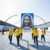 São Paulo, SP — Durante seu desfile, a LBV é representada por voluntários, simpatizantes e atendidos levando sempre à frente dos pelotões a Majestosa Estampa de Jesus, o Cristo Ecumênico, Divino Estadista.