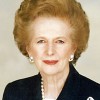  Também conhecida como Baronesa Thatcher, Margaret Thatcher (1925-2013) foi uma política britânica, primeira-ministra do Reino Unido de 1979 a 1990 — uma época de crescente tensão racial no Reino Unido e problemas financeiros para o Estado. Conduziu a situação com firmeza e ficou conhecido por ser uma das poucas mulheres no comando de uma potência.