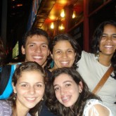 Saudades da eterna amiga Esperança de Jesus! Ela iluminou as ações da Juventude Ecumênica da Boa Vontade de Deus sempre com otimismo e empatia. Com ela, fortaleci meu encanto pela arte de atuar. E certa de que ela se mantém presente nos intuindo na propagação dos ideais do Cristo Ecumênico, dedico minha gratidão e carinho ao Espírito Eterno dela! Na fotografia, da esquerda para a direita estão meus amigos de infância no Rio de Janeiro: Paula, Rafael, Esperança de Jesus, Vivian, Rick, e na frente, Mariane e eu, Ana Lúcia Lima.