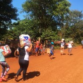 Dourados, MS — Famílias da Aldeia Indígena Bororó receberam as cestas de alimentos provenientes da Campanha Natal Permanete da LBV — Jesus, o Pão Nosso de cada dia!.
