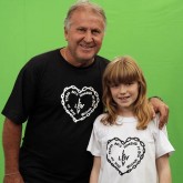 E olha só quem foi dar um abraço carinhoso no Zico, a jovem Olivia Hancock, mascote do time inglês Exeter City, que esteve no Brasil especialmente para passar o aniversário de 12 anos com as crianças da LBV \o/
