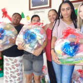 Americana, SP — Na LBV, o Natal é Permanente! Ao longo do ano, centenas de famílias recebem o amparo necessário para levar a vida com dignidade. E a Instituição coroa seu brilhante trabalho com a entrega das cestas de alimentos não perecíveis, tornando o fim de ano de milhares de famílias, em todo o país, muito mais feliz!
