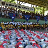Belo Horizonte, MG — Cada cesta tem arroz, feijão, óleo, açúcar, leite em pó, macarrão, farinha de mandioca e de trigo, fubá, goiabada, gelatina, massa para bolo, extrato de tomate e sal. Itens essenciais e básicos para ajudar no sustento da família.