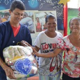 Belo Horizonte, MG — Família leva para a casa a certeza de um Natal mais feliz. A iniciativa é a conclusão do atendimento realizado ao longo do ano pela LBV.