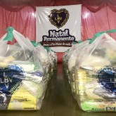 Ribeirão Preto, SP — Cada cesta tem arroz, feijão, óleo, açúcar, leite em pó, macarrão, farinha de mandioca e de trigo, fubá, goiabada, gelatina, massa para bolo, extrato de tomate e sal. Itens essenciais e básicos para ajudar no sustento da família.
